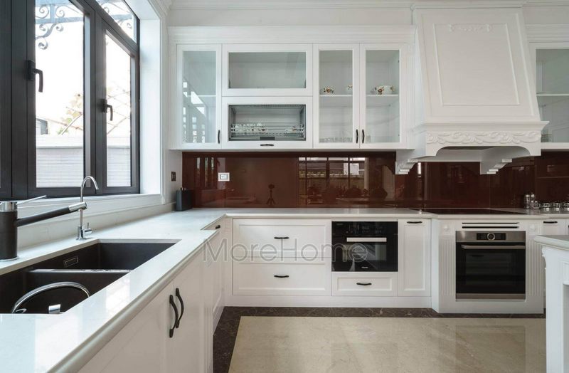 Mặt bàn bếp được làm từ chất liệu đá nhân tạo của LG có khả năng uốn cong, kháng khuẩn, an toàn vệ sinh và bảo vệ sức khỏe tốt hơn bao giờ hết.